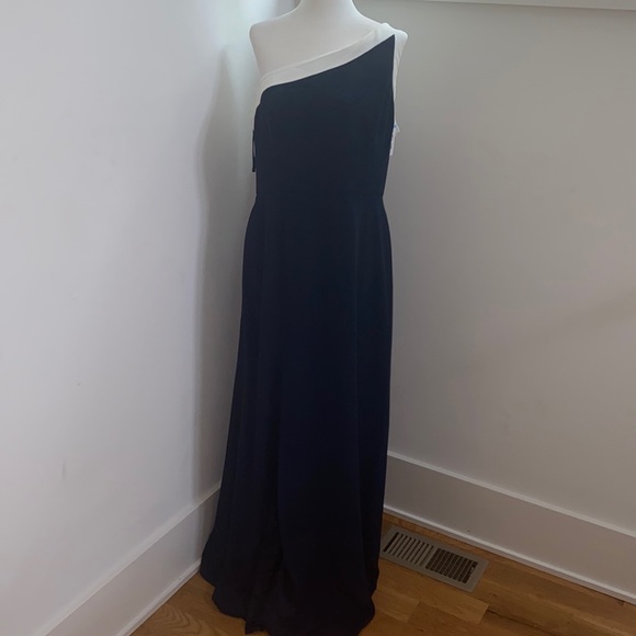 NWOT Social Bridesmaid One Shoulder Trumpet Gown - Picture 3 of 12